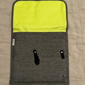 So-Mine Airplane Pocket Organizer – Gray with Neon Trim